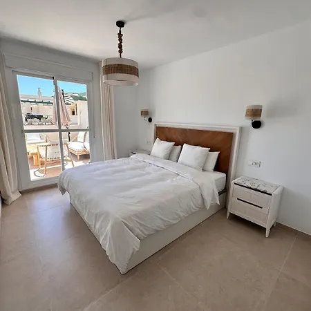 Luxurious 3-bedroom In Lorcrimar Iv