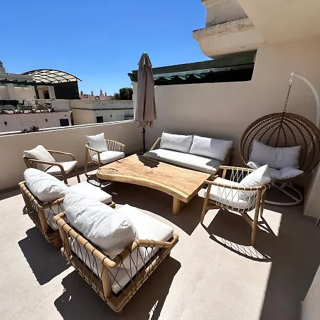 Luxurious 3-bedroom In Lorcrimar Iv Apartmán